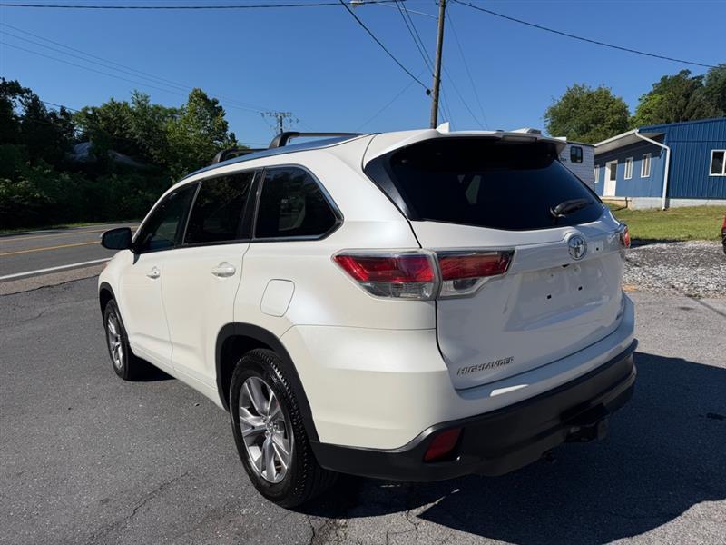Toyota Highlander XLE FWD V6 2015