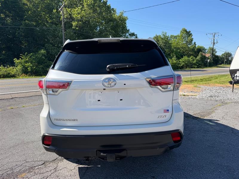 Toyota Highlander XLE FWD V6 2015