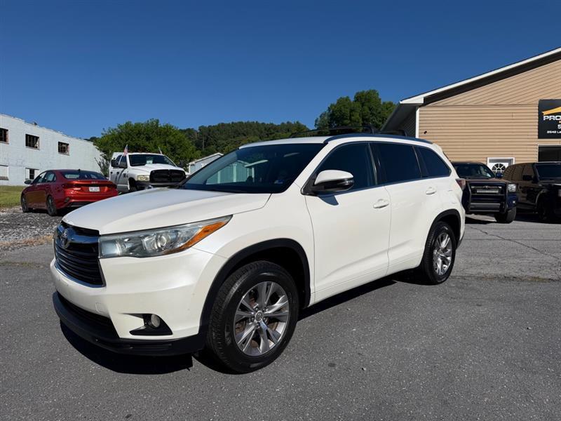 Toyota Highlander XLE FWD V6 2015