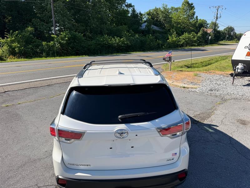 Toyota Highlander XLE FWD V6 2015