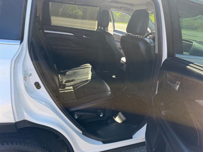 Toyota Highlander XLE FWD V6 2015