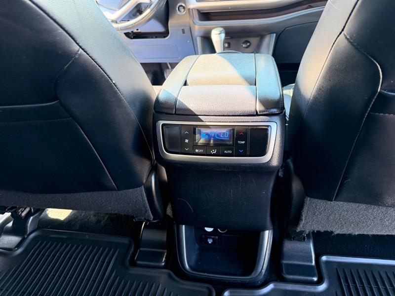 Toyota Highlander XLE FWD V6 2015