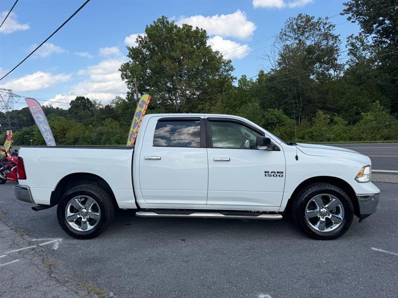 RAM 1500 SLT Crew Cab SWB 4WD 2016