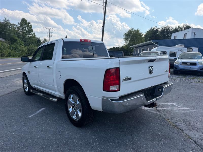 RAM 1500 SLT Crew Cab SWB 4WD 2016