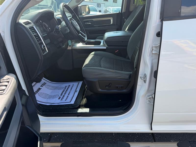RAM 1500 SLT Crew Cab SWB 4WD 2016