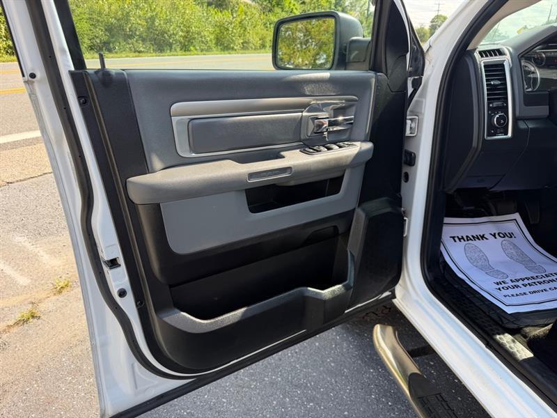 RAM 1500 SLT Crew Cab SWB 4WD 2016