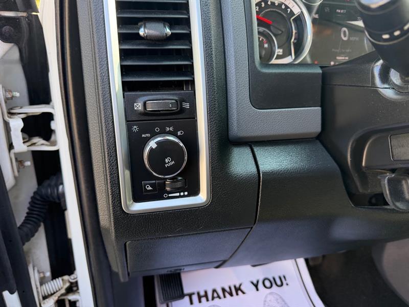 RAM 1500 SLT Crew Cab SWB 4WD 2016