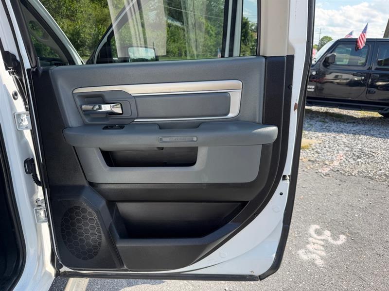 RAM 1500 SLT Crew Cab SWB 4WD 2016