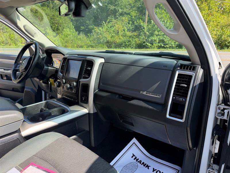 RAM 1500 SLT Crew Cab SWB 4WD 2016