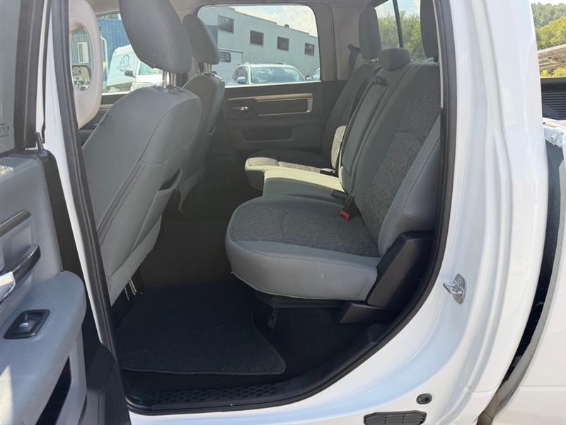 RAM 1500 SLT Crew Cab SWB 4WD 2016