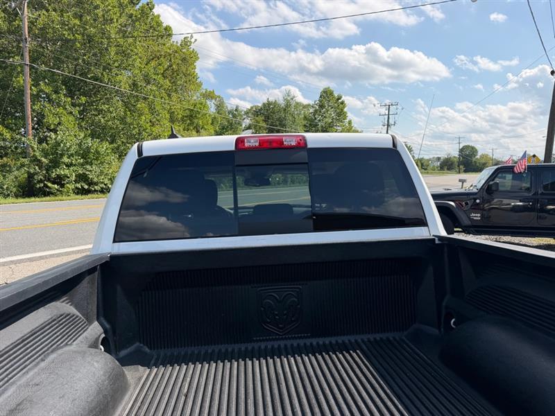 RAM 1500 SLT Crew Cab SWB 4WD 2016