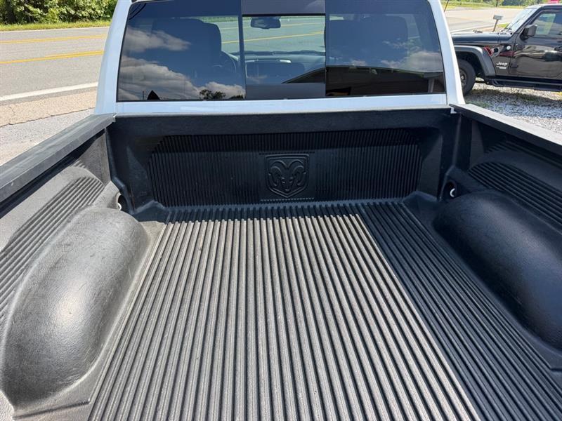 RAM 1500 SLT Crew Cab SWB 4WD 2016