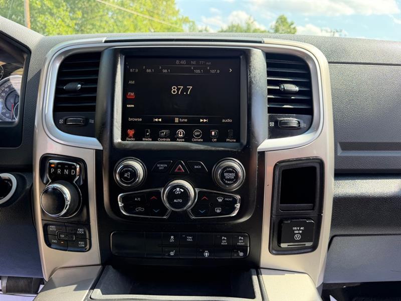 RAM 1500 SLT Crew Cab SWB 4WD 2016