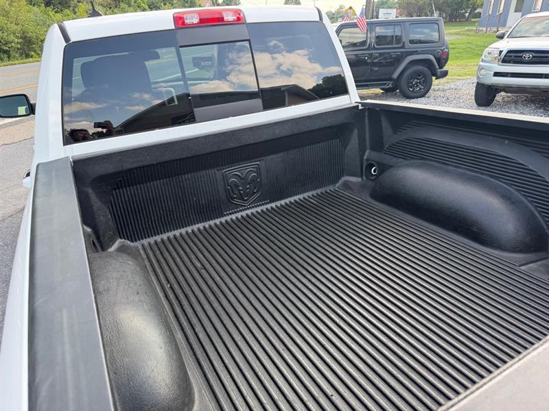 RAM 1500 SLT Crew Cab SWB 4WD 2016