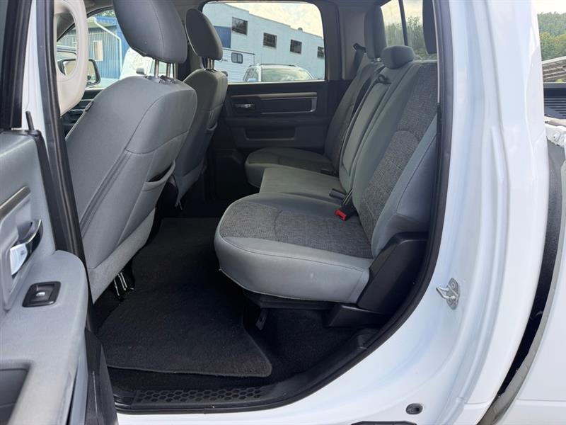 RAM 1500 SLT Crew Cab SWB 4WD 2016