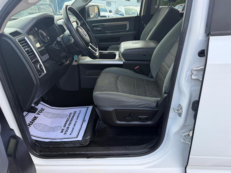RAM 1500 SLT Crew Cab SWB 4WD 2016
