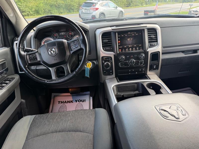 RAM 1500 SLT Crew Cab SWB 4WD 2016