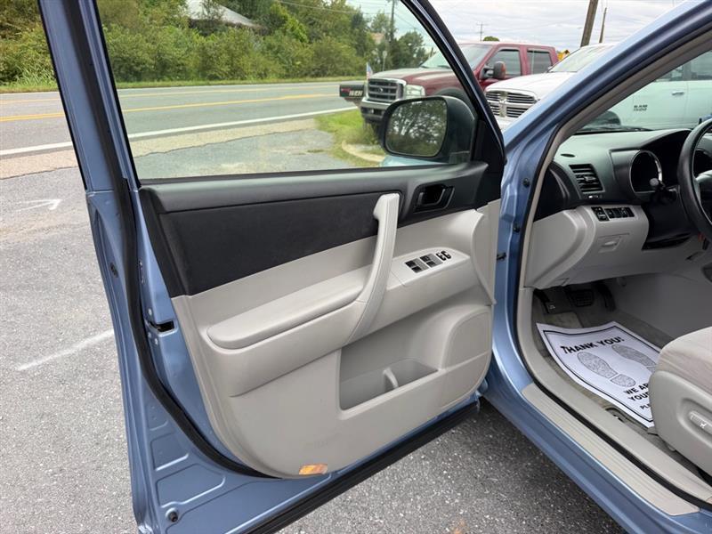 Toyota Highlander Base 4WD 2008