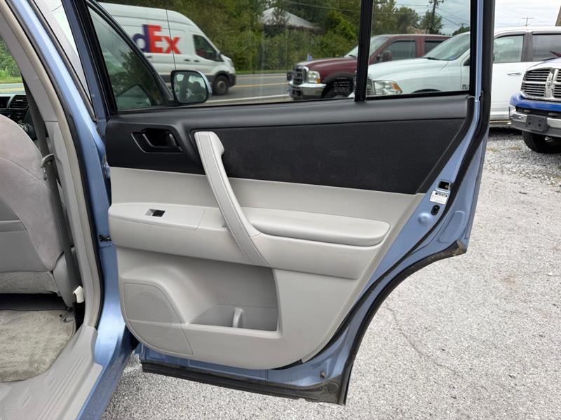 Toyota Highlander Base 4WD 2008
