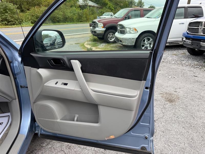 Toyota Highlander Base 4WD 2008