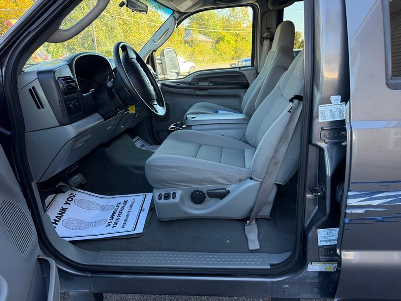 Ford F-350 SD XL Crew Cab 4WD DRW 2006