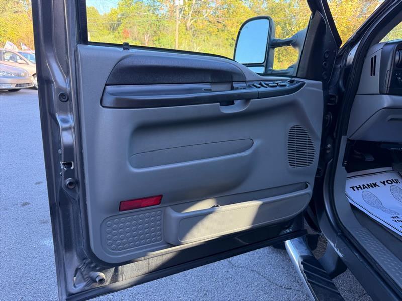 Ford F-350 SD XL Crew Cab 4WD DRW 2006