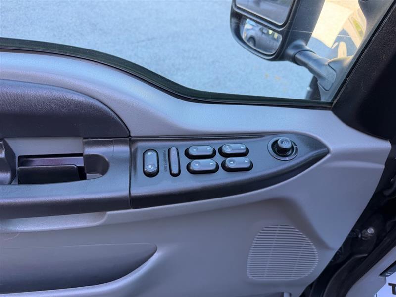 Ford F-350 SD XL Crew Cab 4WD DRW 2006