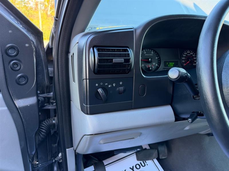 Ford F-350 SD XL Crew Cab 4WD DRW 2006
