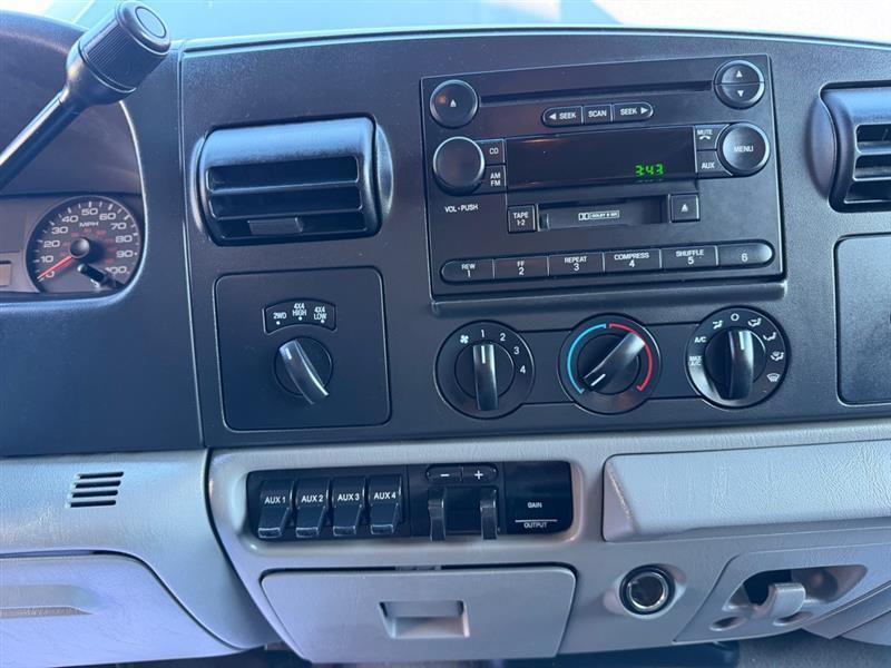Ford F-350 SD XL Crew Cab 4WD DRW 2006