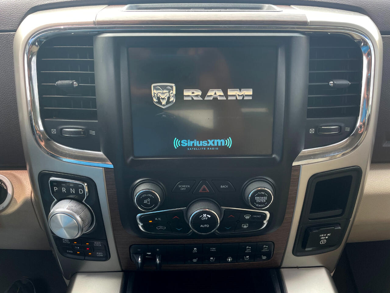 RAM 1500 Laramie Crew Cab SWB 4WD 2014 RAM 1500 Laramie Crew Cab SWB 4WD 2014
