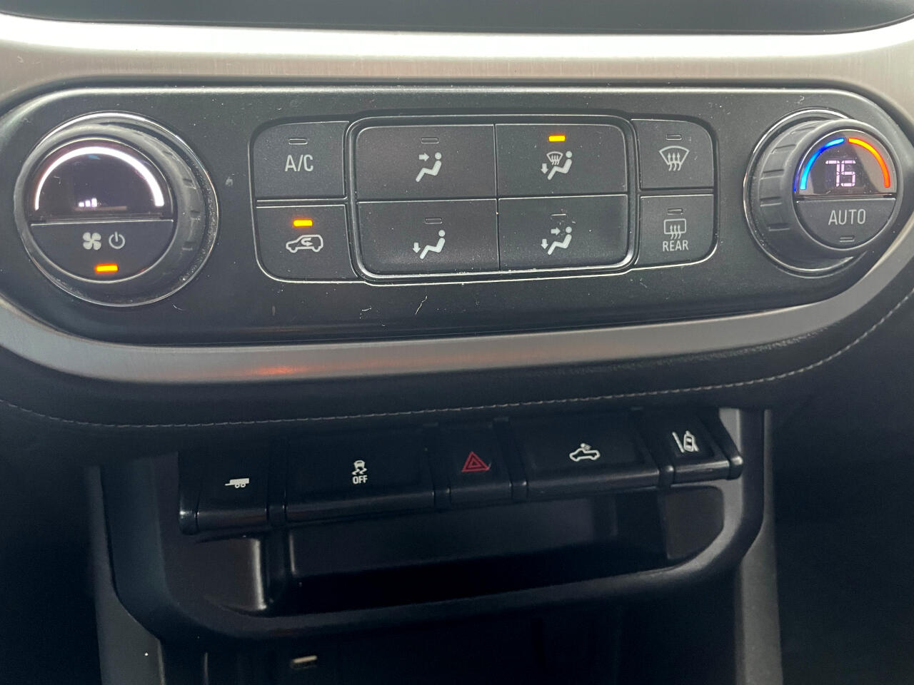 GMC Canyon SLE Crew Cab 4WD Short Box 2015