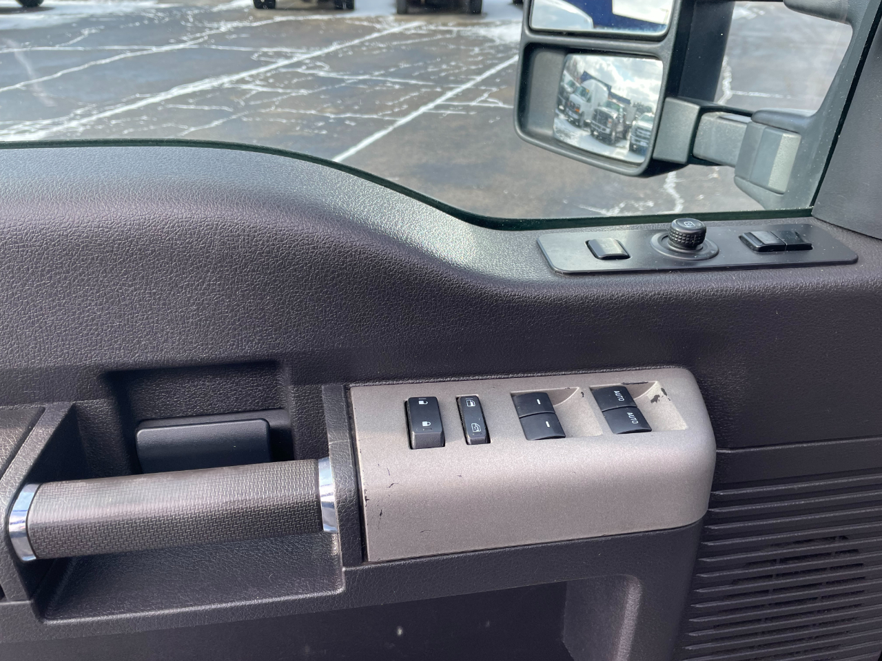 Ford F-250 SD Lariat Crew Cab Long Bed 4WD 2015