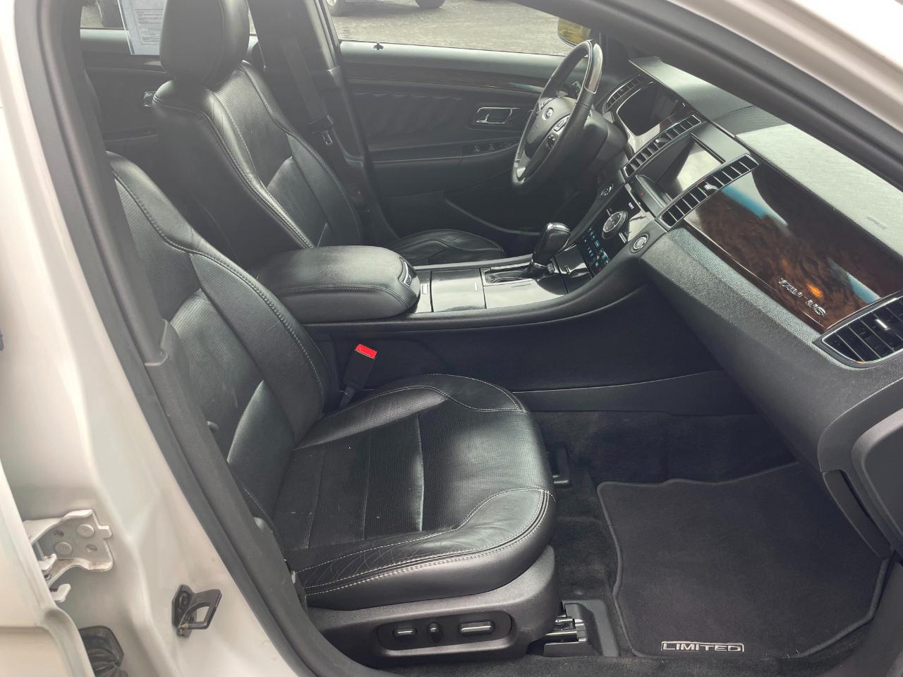 Ford Taurus Limited AWD 2017