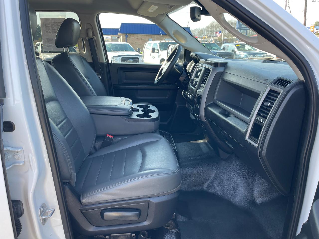 RAM 2500 Tradesman Crew Cab SWB 4WD 2016