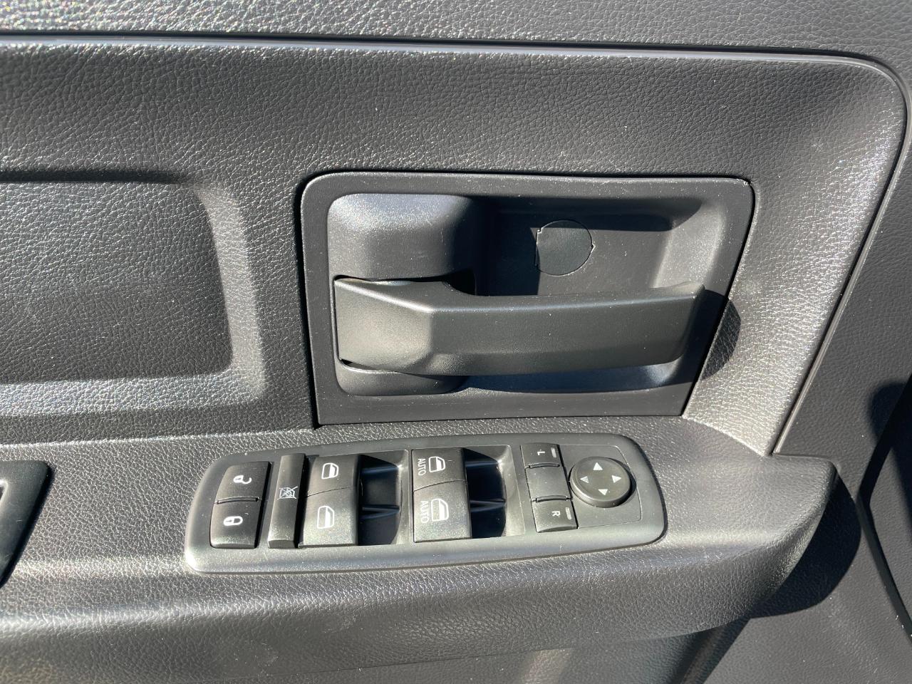 RAM 2500 Tradesman Crew Cab SWB 4WD 2016