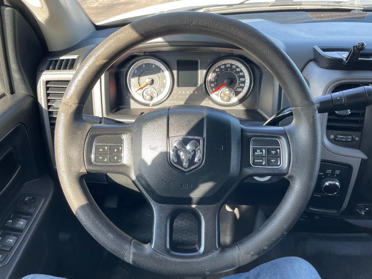 RAM 2500 Tradesman Crew Cab SWB 4WD 2016