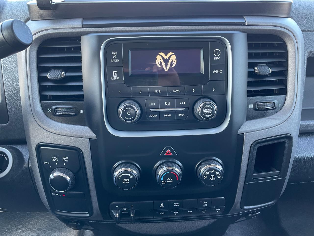 RAM 2500 Tradesman Crew Cab SWB 4WD 2016