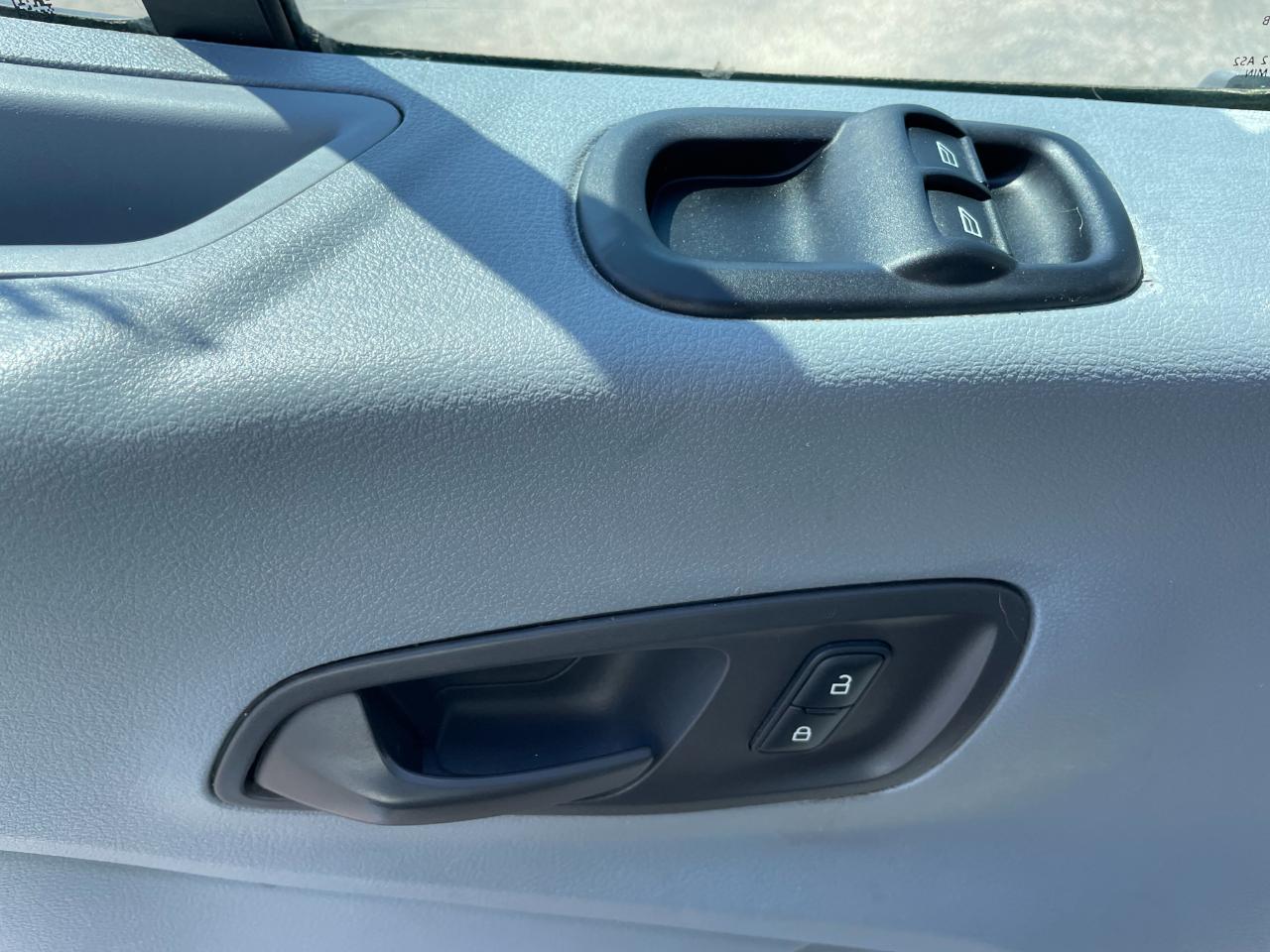 Ford Transit 150 Van Low Roof 60/40 Pass. 130-in. WB 2018