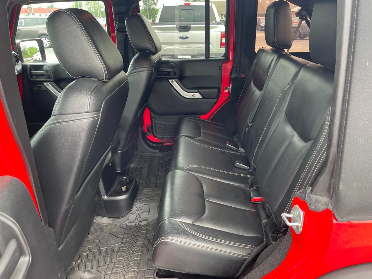 Jeep Wrangler Unlimited Sahara 4WD 2016