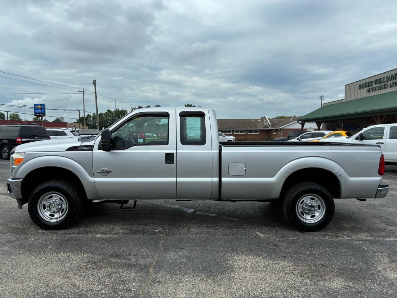 Ford F-250 SD XL SuperCab Long Bed 4WD 2011