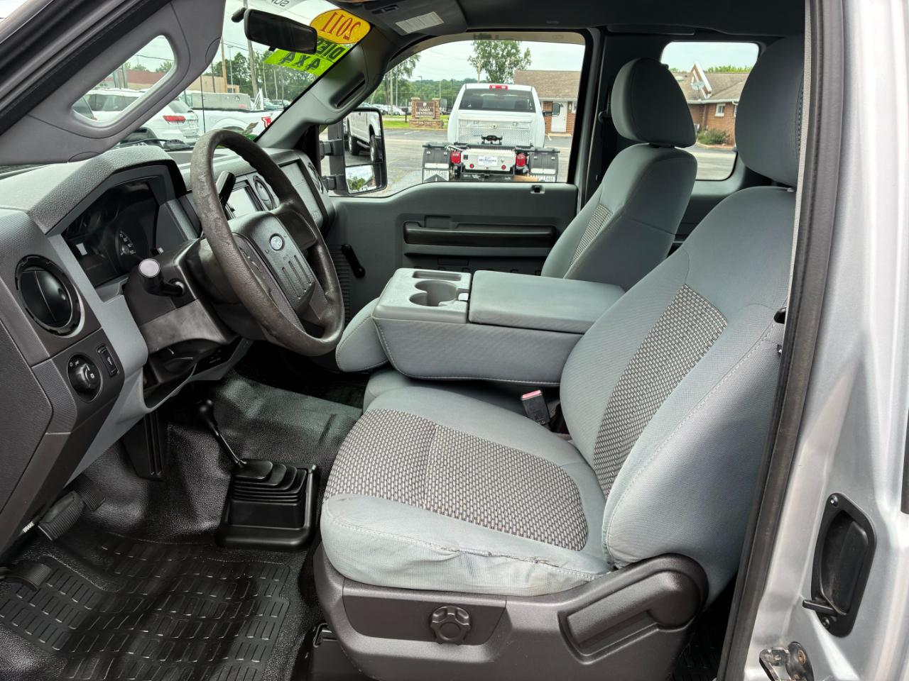 Ford F-250 SD XL SuperCab Long Bed 4WD 2011