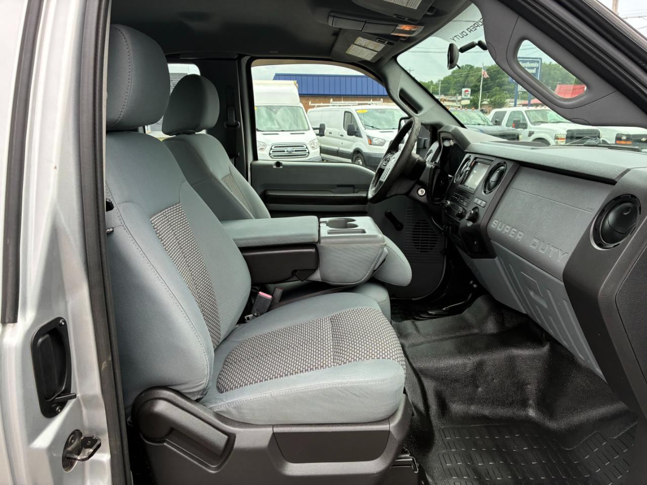 Ford F-250 SD XL SuperCab Long Bed 4WD 2011