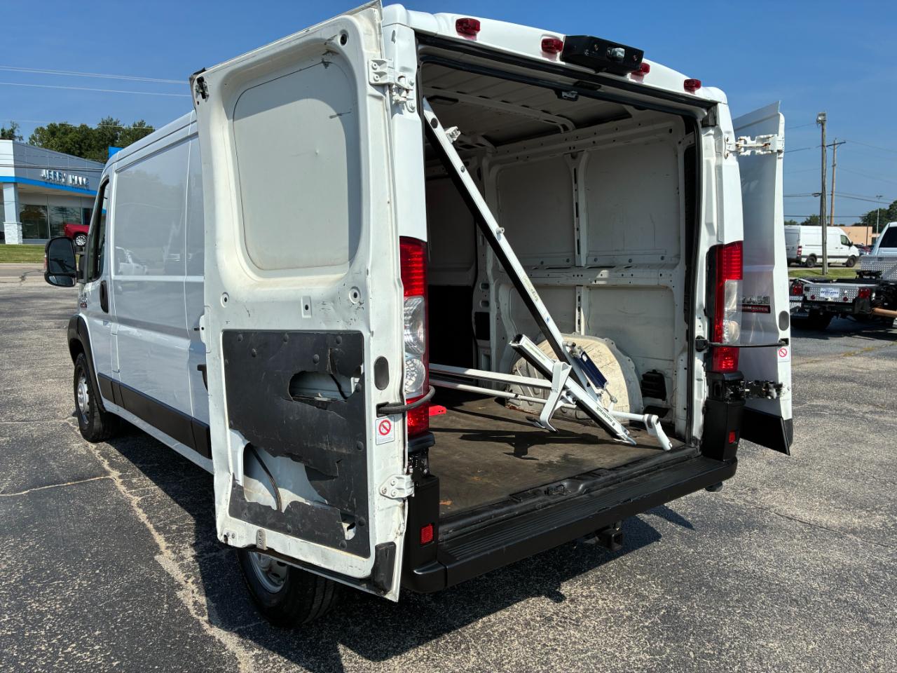 RAM Promaster 1500 Low Roof Tradesman 136-in. WB 2014