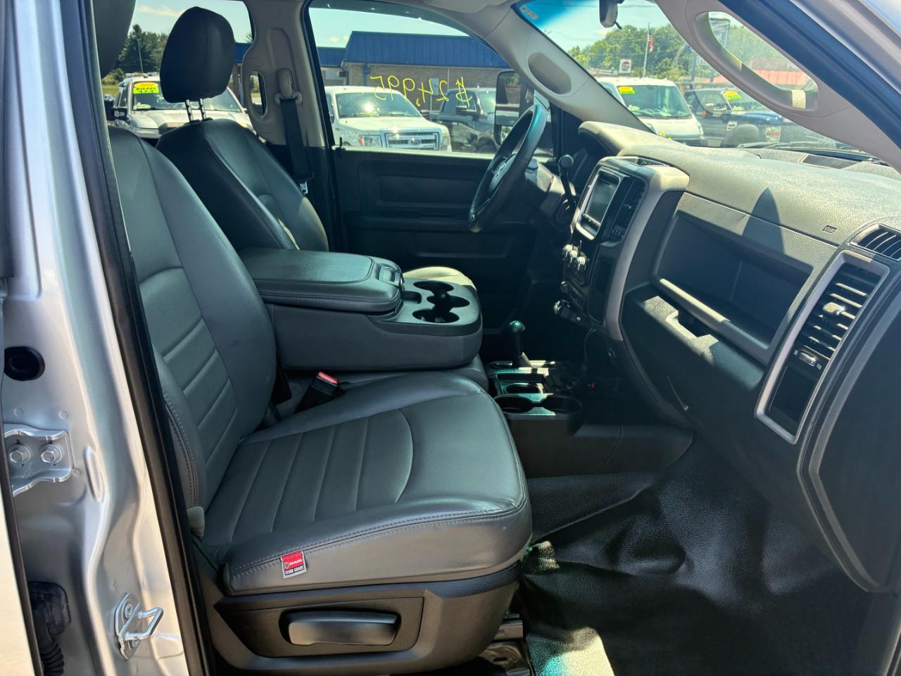 RAM 3500 Tradesman Crew Cab 4WD DRW 2017