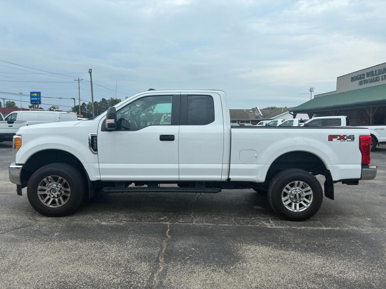 Ford F-350 SD XL SuperCab Long Bed 4WD 2017