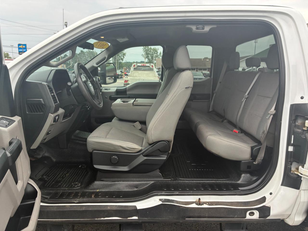 Ford F-350 SD XL SuperCab Long Bed 4WD 2017
