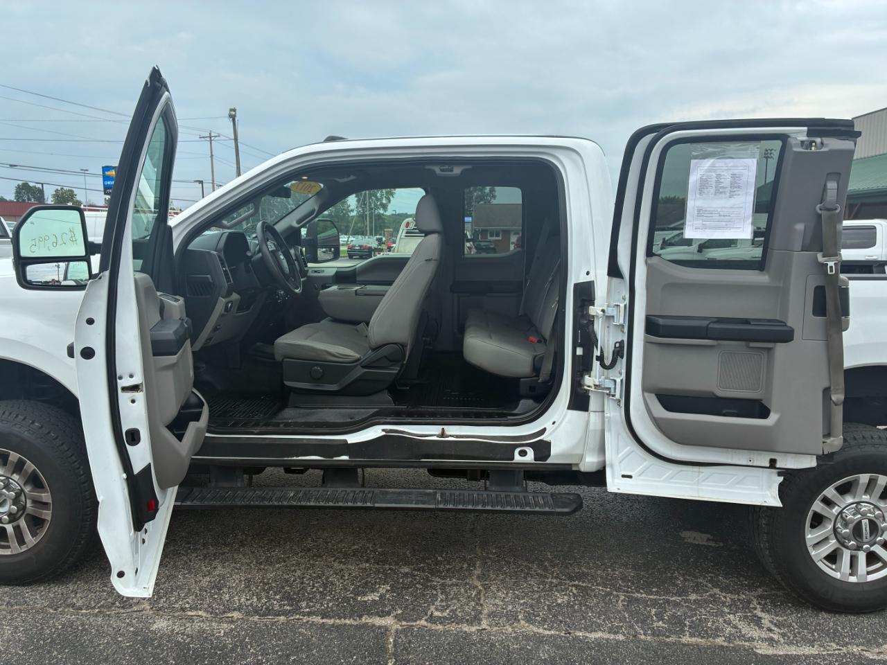 Ford F-350 SD XL SuperCab Long Bed 4WD 2017