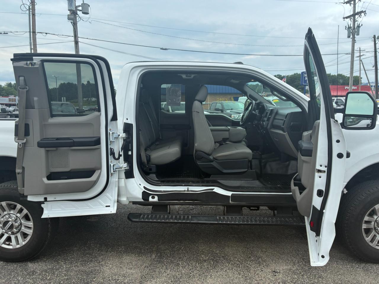 Ford F-350 SD XL SuperCab Long Bed 4WD 2017
