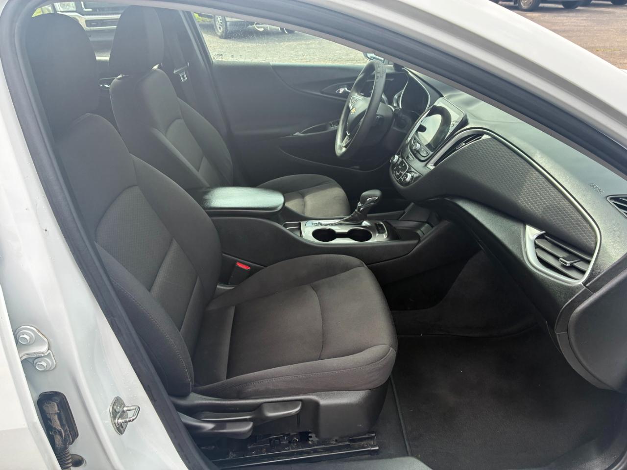 Chevrolet Malibu 4dr Sdn LS w/1FL 2023