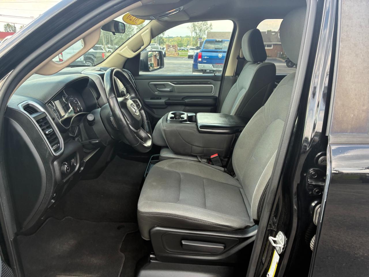 RAM 1500 Big Horn Quad Cab 4WD 2020